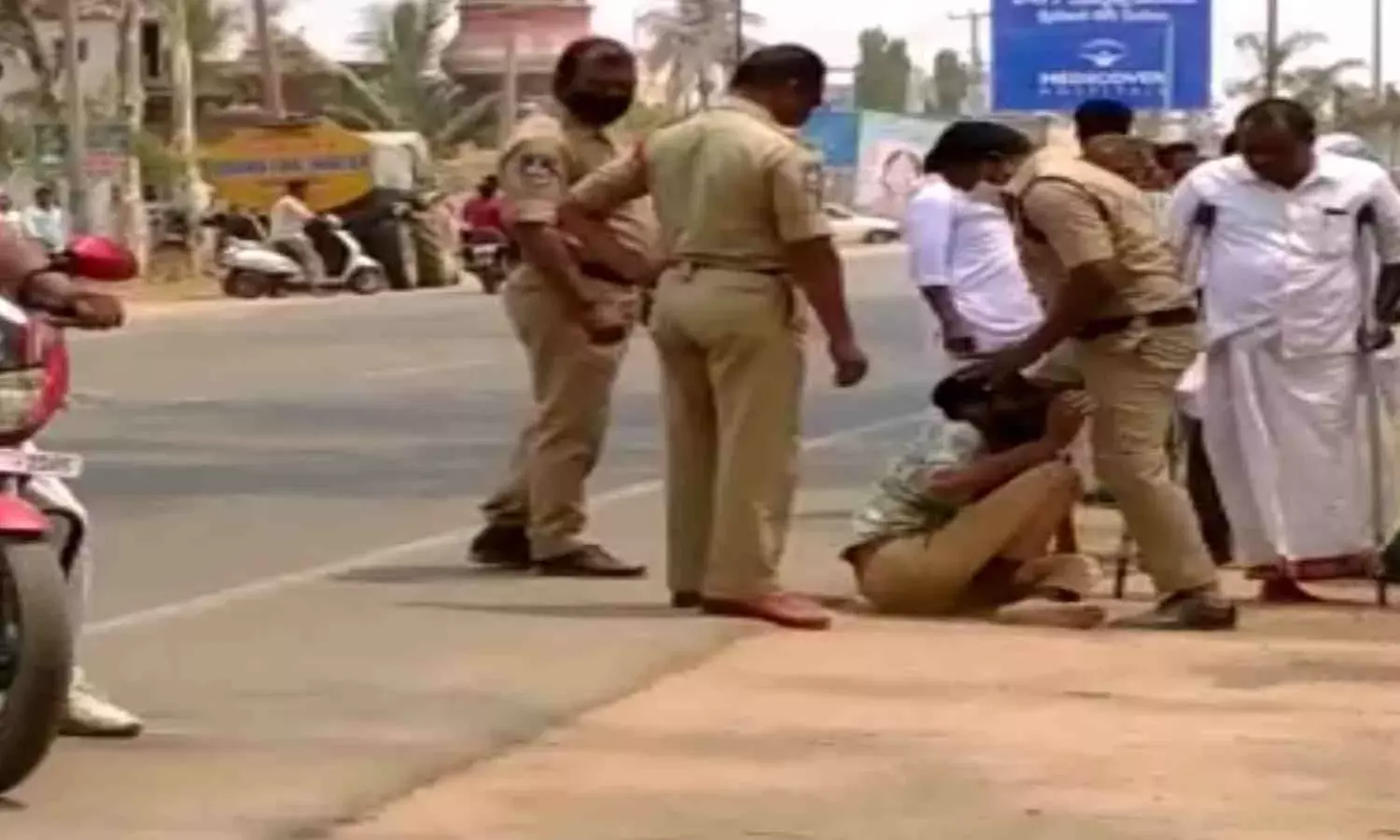 Video: Cops caught on camera brutally beating up driver in Sangareddy