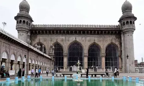 Withdraw controversial order, regularize services of Mecca Masjid staff: Congress