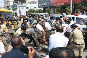 ABVP activists obstruct KTRs convoy in Warangal ABVP activists obstruct KTRs convoy in Warangal