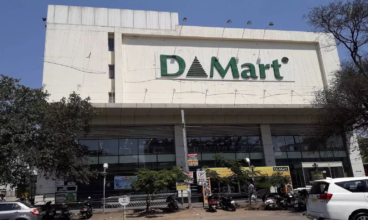 Sanath Nagar D Mart booked for violating COVID SOPs