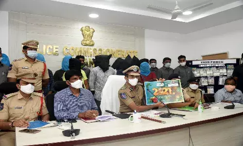 Warangal cops nab 13 cyber fraudsters for cheating online shoppers; recover ā¹14.36L