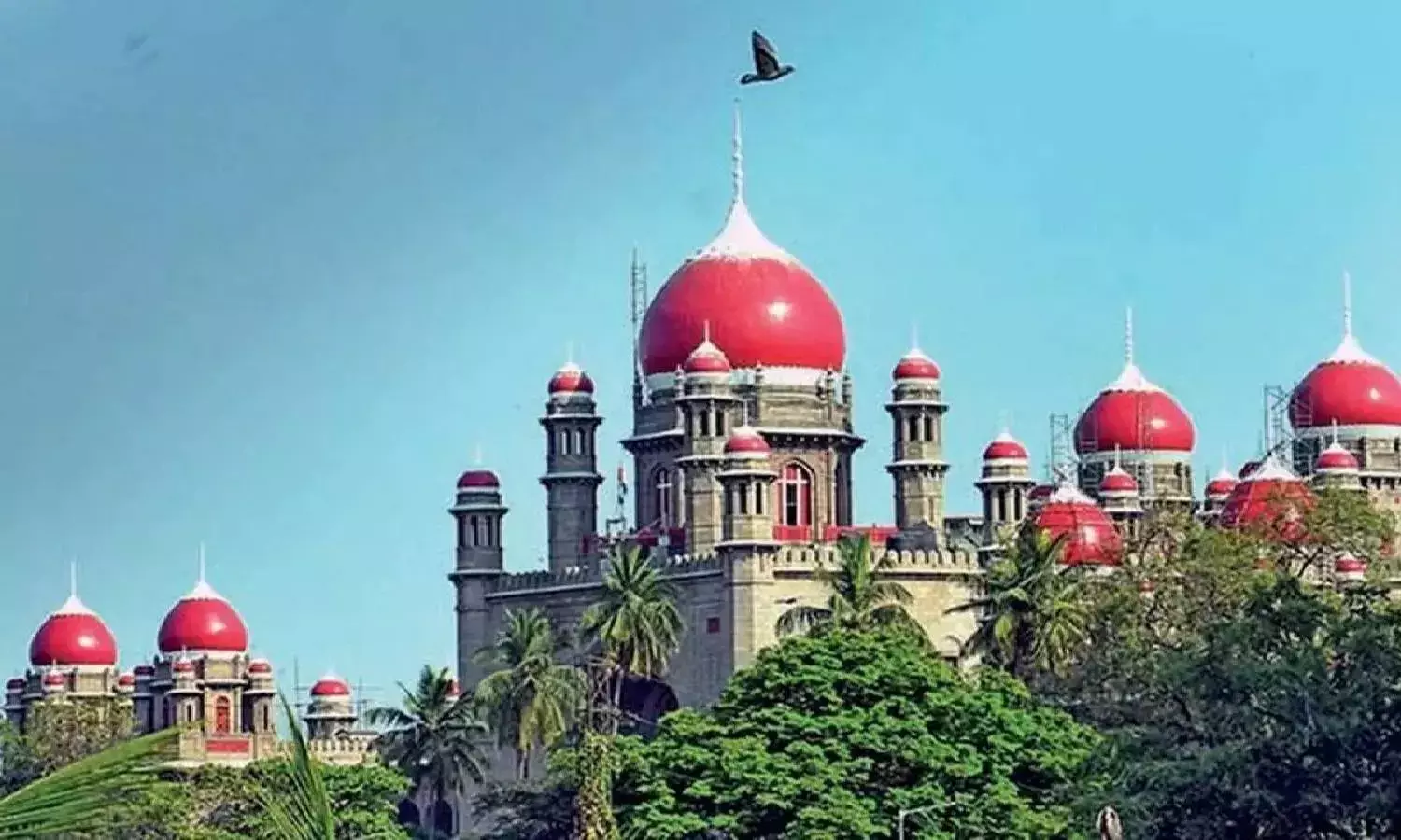 Contempt case: Telangana HC directs Excise DC to feed 20 `namazees during Ramzan