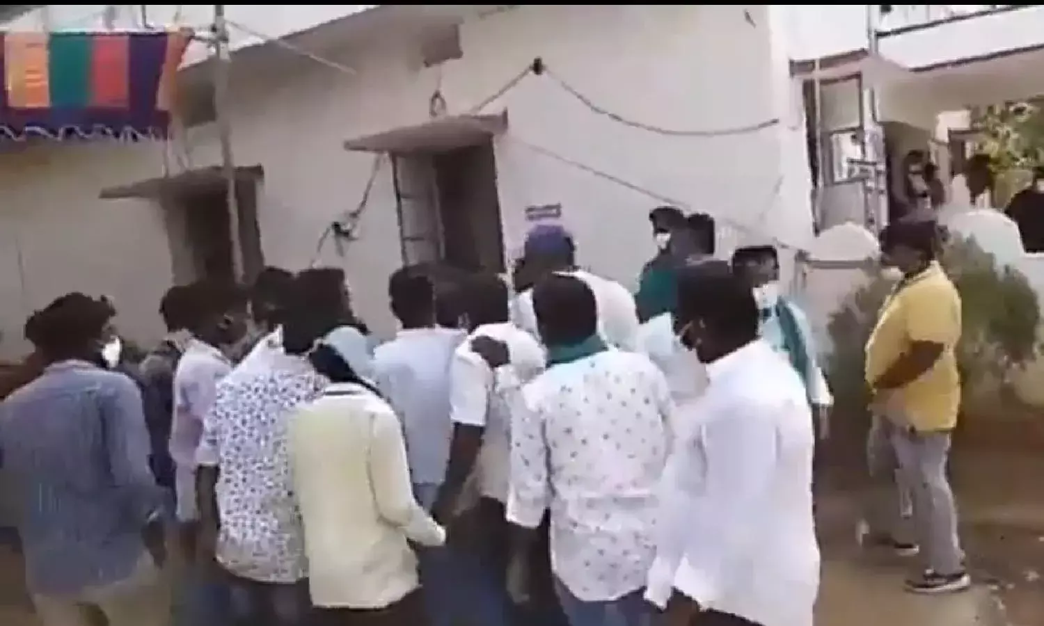 KTRs visit: TRS, BJP workers clash in Illanthakunta PS, officers video goes viral