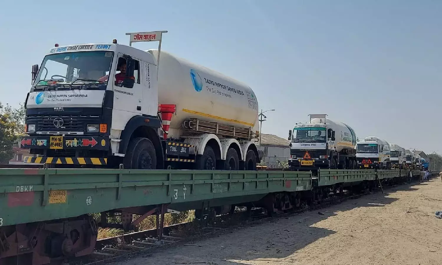 Visakhapatnam Steel Plants RINL rescues COVID-hit Maha; first `Oxygen Express chugs off