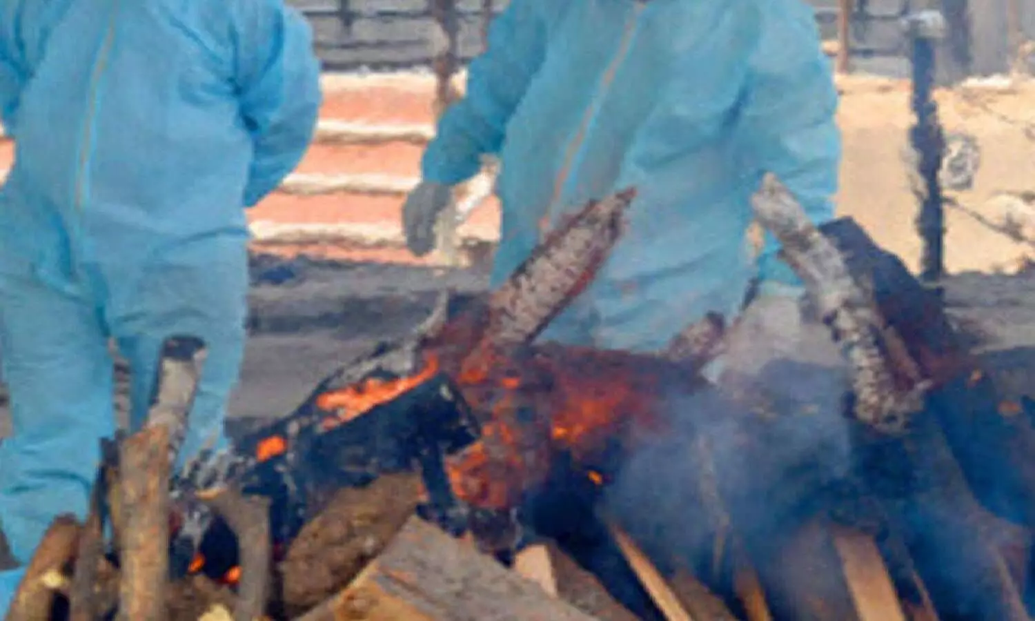 Devarakonda Basthi residents object cremation of COVID victims, assault GHMC operator