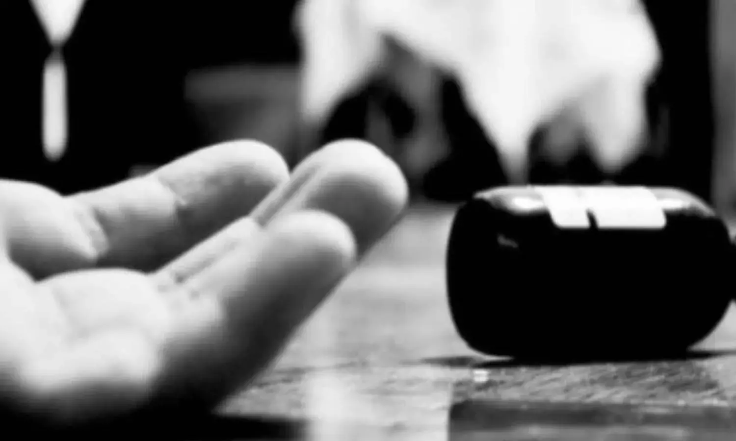 `Debt-ridden goldsmiths family ends life in Kurnool, people in shock