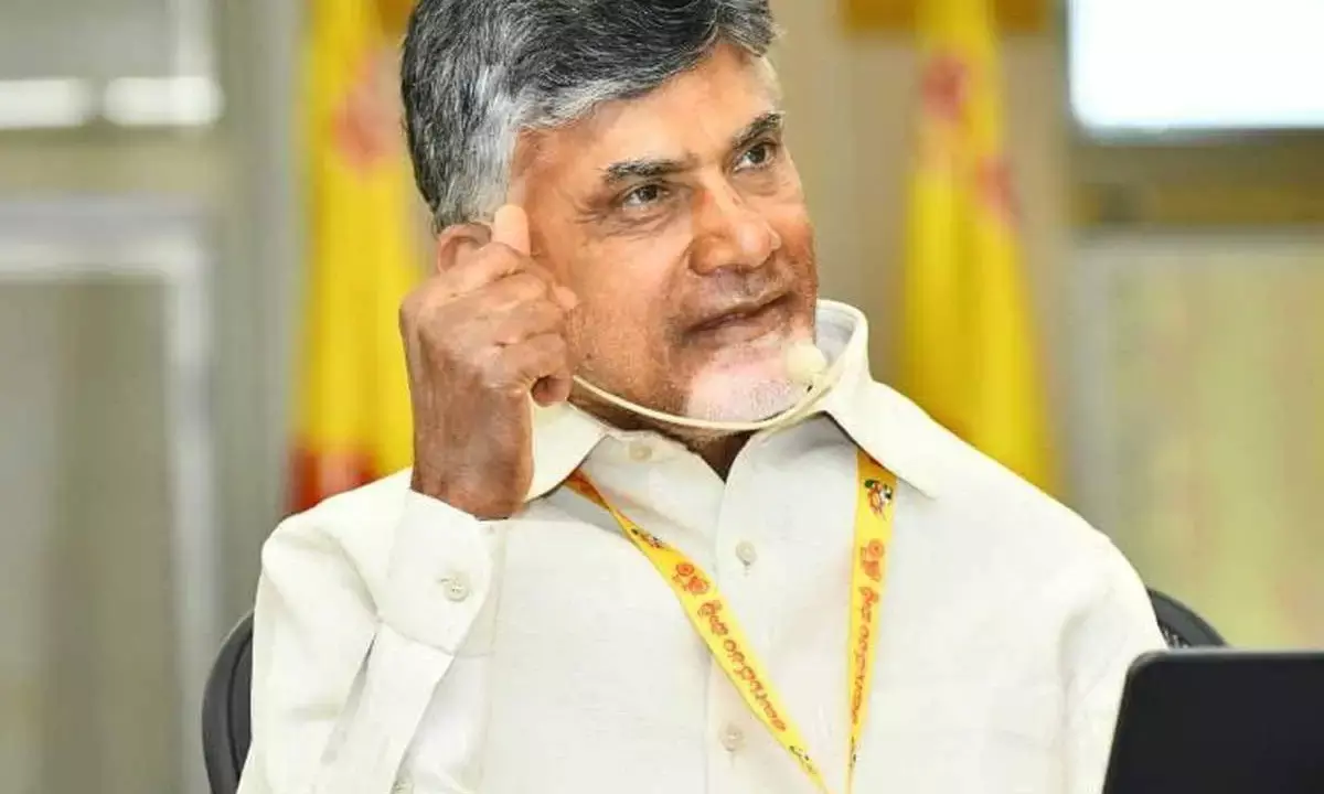 Naidu shut Chittoor Dairy to safeguard interests of Heritage Group: Kilari Rosaiah