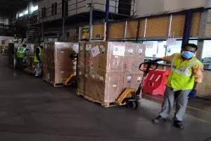 Hyd GMR Air Cargo receives shipment of 8 oxygen concentrators from US Hyd GMR Air Cargo receives shipment of 8 oxygen concentrators from US