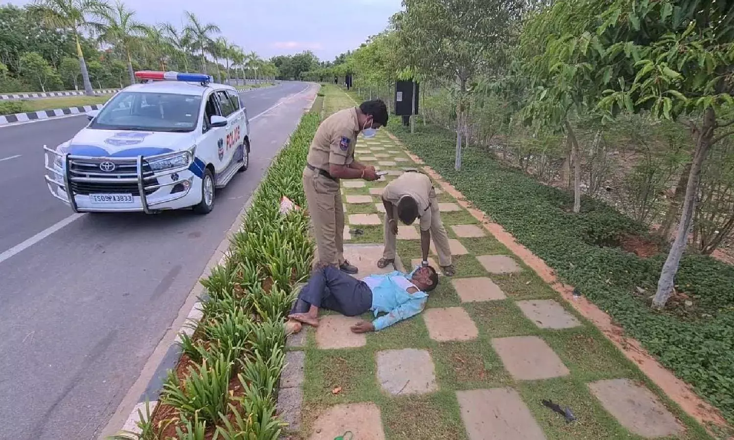 Police save lives of accident victims, Rachakonda CP Mahesh Bhagwat hails cops