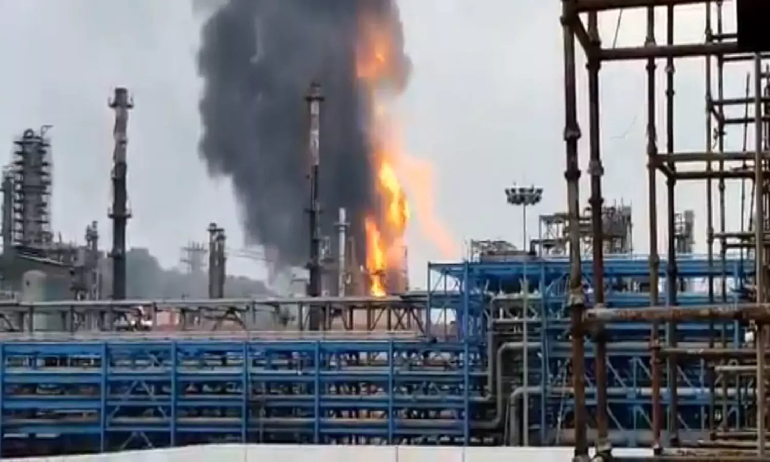 Fire breaks out at HPCL in Vizag, extinguished in time