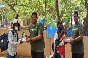 Street Bytes, Sri Inti Bhojanam join hands to feed delivery boys Street Bytes, Sri Inti Bhojanam join hands to feed delivery boys