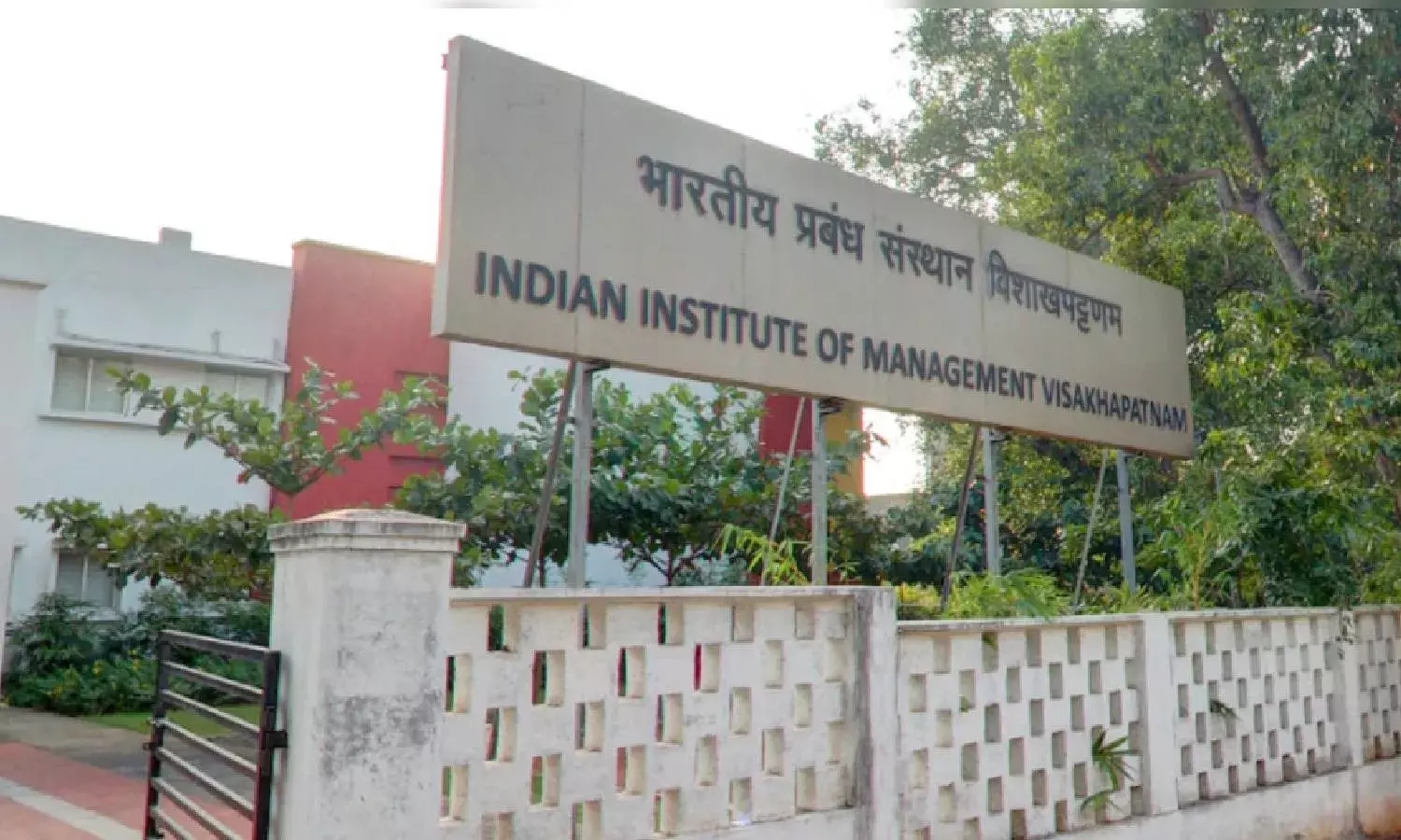 IIM Vizag announces non-residential MBA with evening, weekend classes for professionals