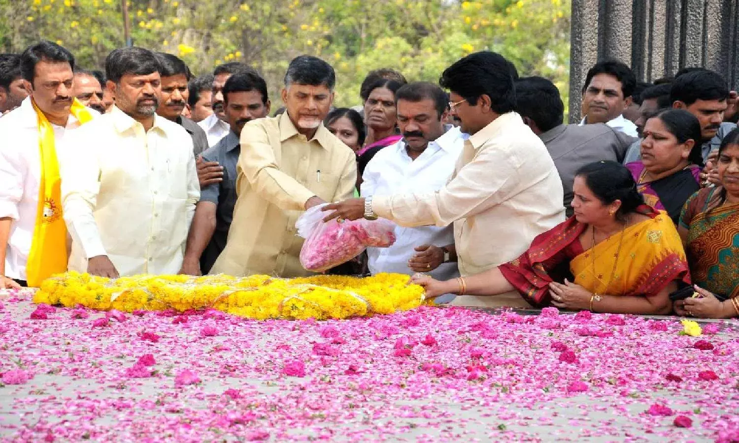 Naidu urges Centre to confer Bharat Ratna on NTR