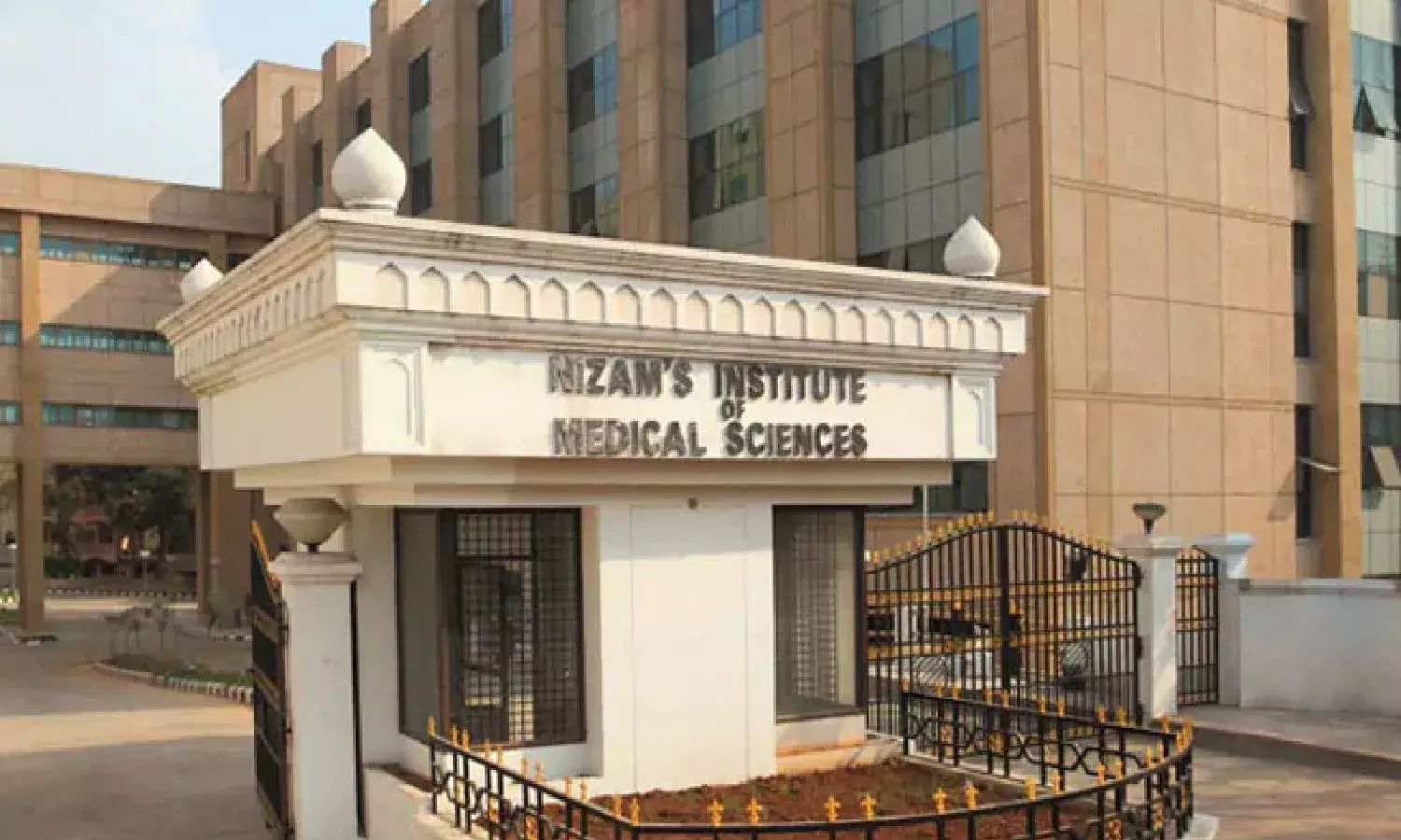 Cash for admission: Fraudster collects Rs 1L from COVID-19 patient for admission to NIMS