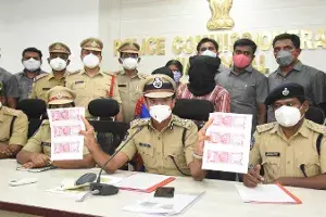 Fake currency racket busted in Warangal, couple arrested Fake currency racket busted in Warangal, couple arrested