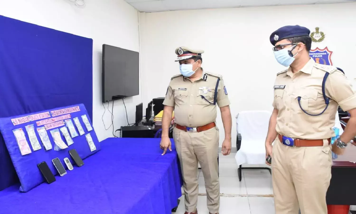 3 Iranians held for stealing from shopkeepers in guise of exchanging currency notes