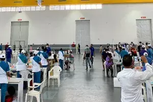 300 vaccination stations for 40,000 people: Hyderabad sees largest vaccination drive 300 vaccination stations for 40,000 people: Hyderabad sees largest vaccination drive
