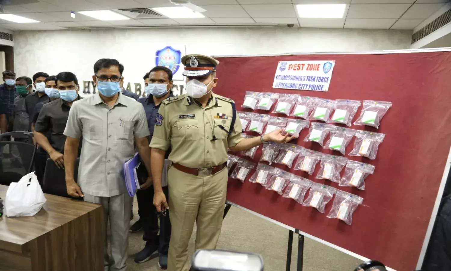 Two gangs black marketing Amphotericin-B injections busted; 9 arrested
