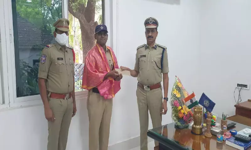 Video: Karimnagar hero cop saves accident victim with CPR, wins praise