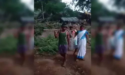 Video: Pregnant woman carried in doli for 3km in Vizianagaram to reach hospital