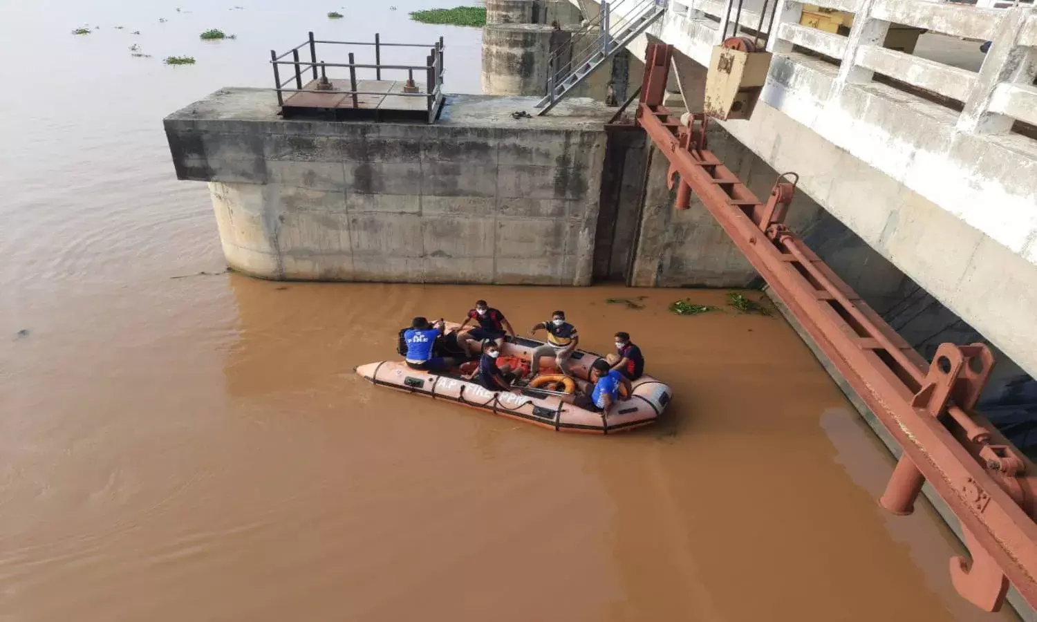Vizianagaram: Opposed by family, two lovers jump into Thotapalli Barrage