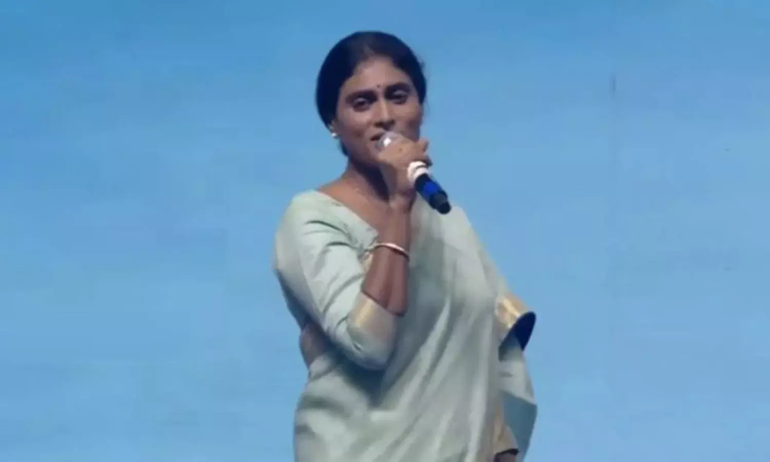 Sharmila launches YSR Telangana Party, unveils party flag