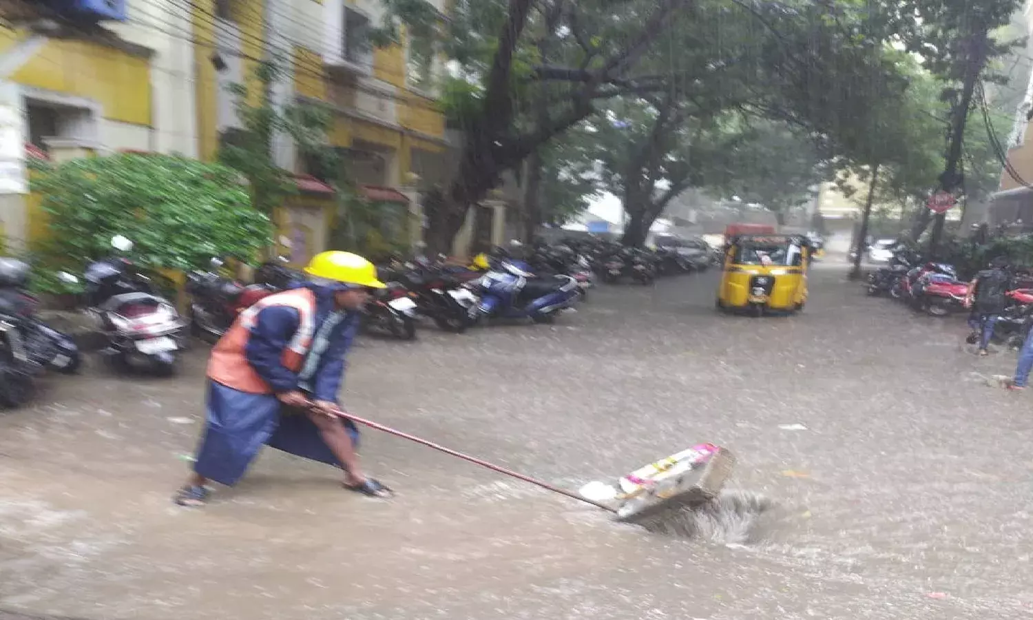 Red alert: IMD forecasts very heavy rains, waterlogging in Hyderabad