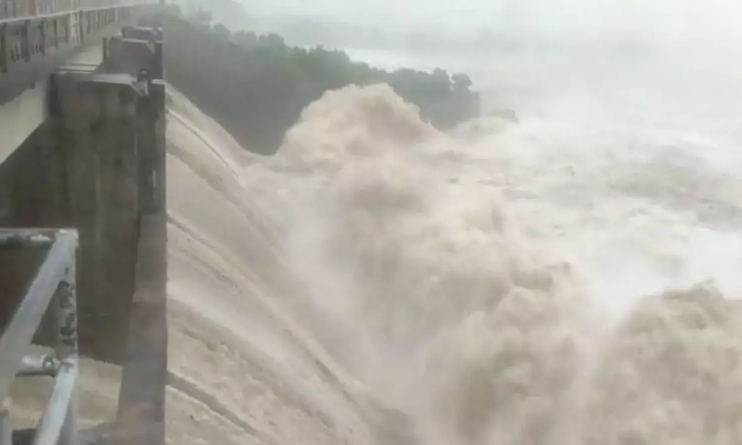 KCR directs officials, ministers to take measures to prevent floods in Godavari, Krishna areas