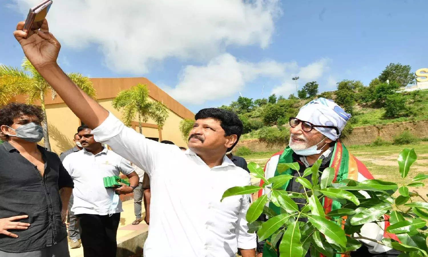 #GreenIndiaChallenge: Big B joins hands with MP Santosh Kumar for clean, sustainable environment