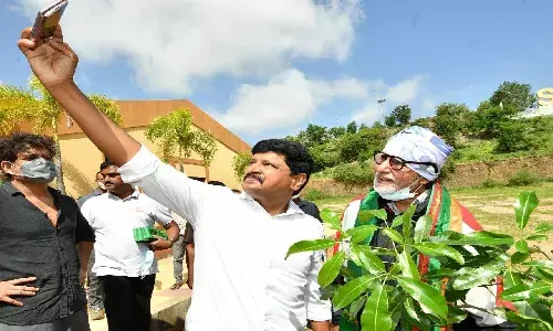 #GreenIndiaChallenge: Big B joins hands with MP Santosh Kumar for clean, sustainable environment