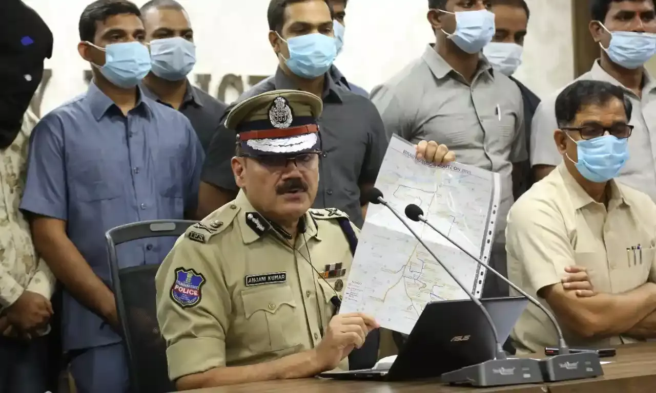 Hyderabad cops arrest notorious inter-state burglars; seize goods worth Rs. 10L