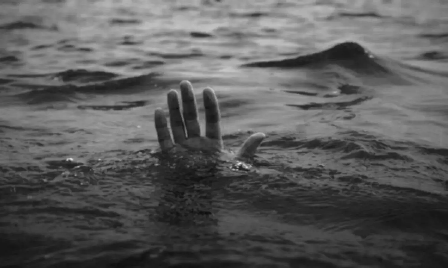Mired in dispute, four of family jump into Godavari; two bodies fished out