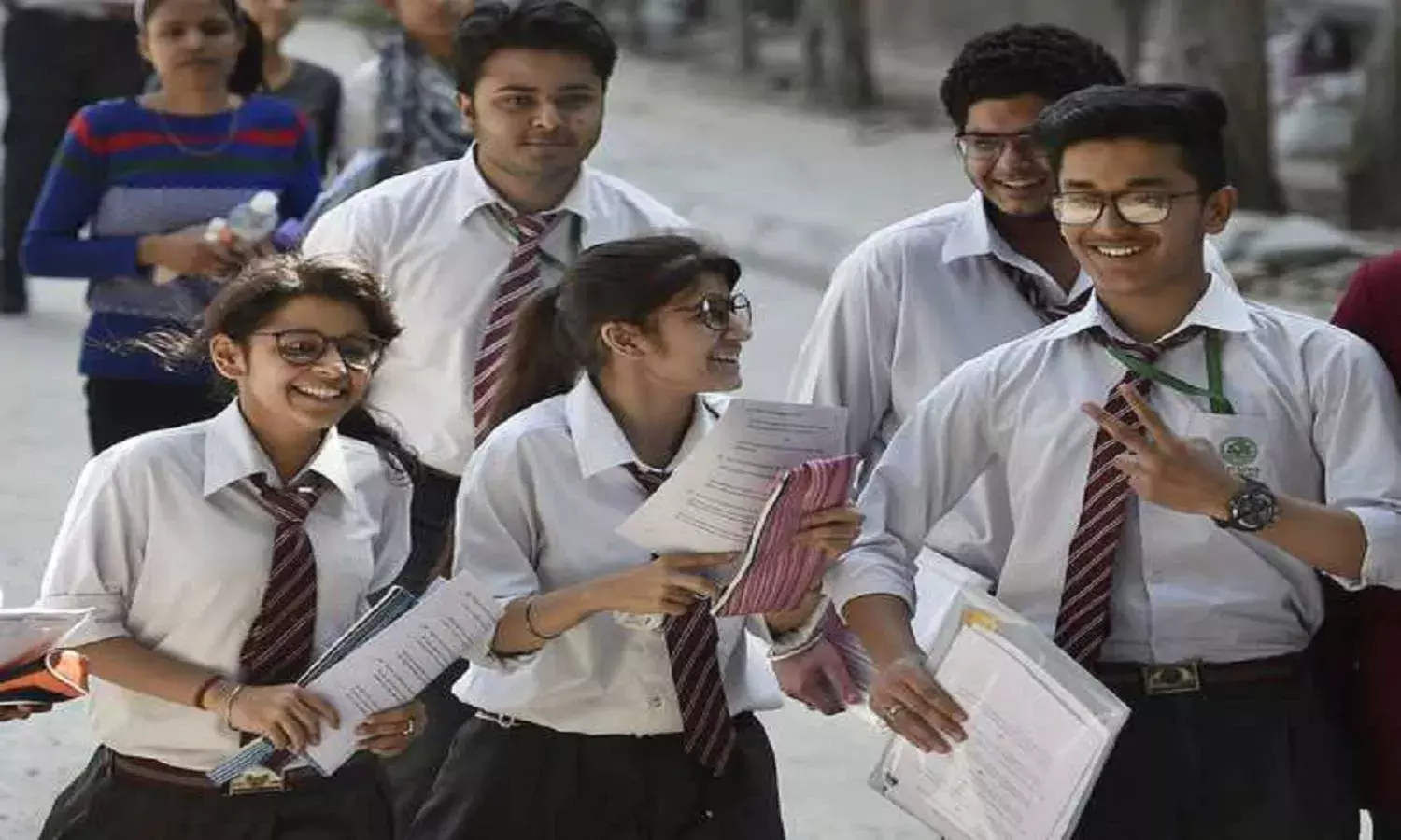 CBSE declares Class X results,  pass percentage stands at 99.04%