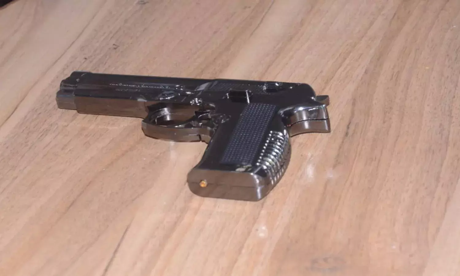 Odisha man robs jewelry store in Srikakulam at gunpoint to impress girlfriend