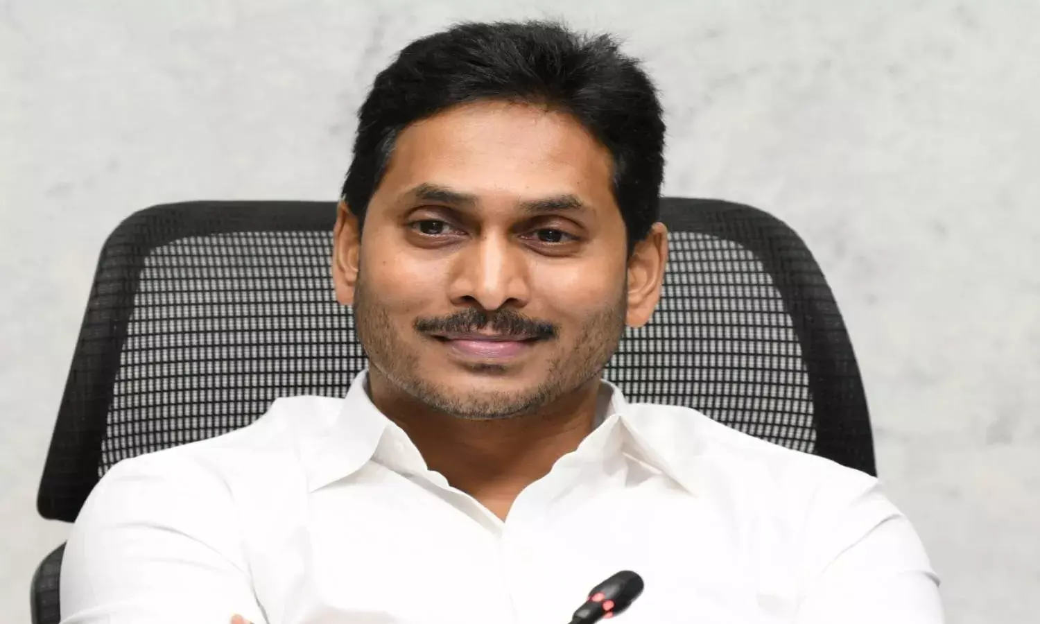 Jagan credits over Rs. 192 cr into accounts of over 80,000 handloom weavers