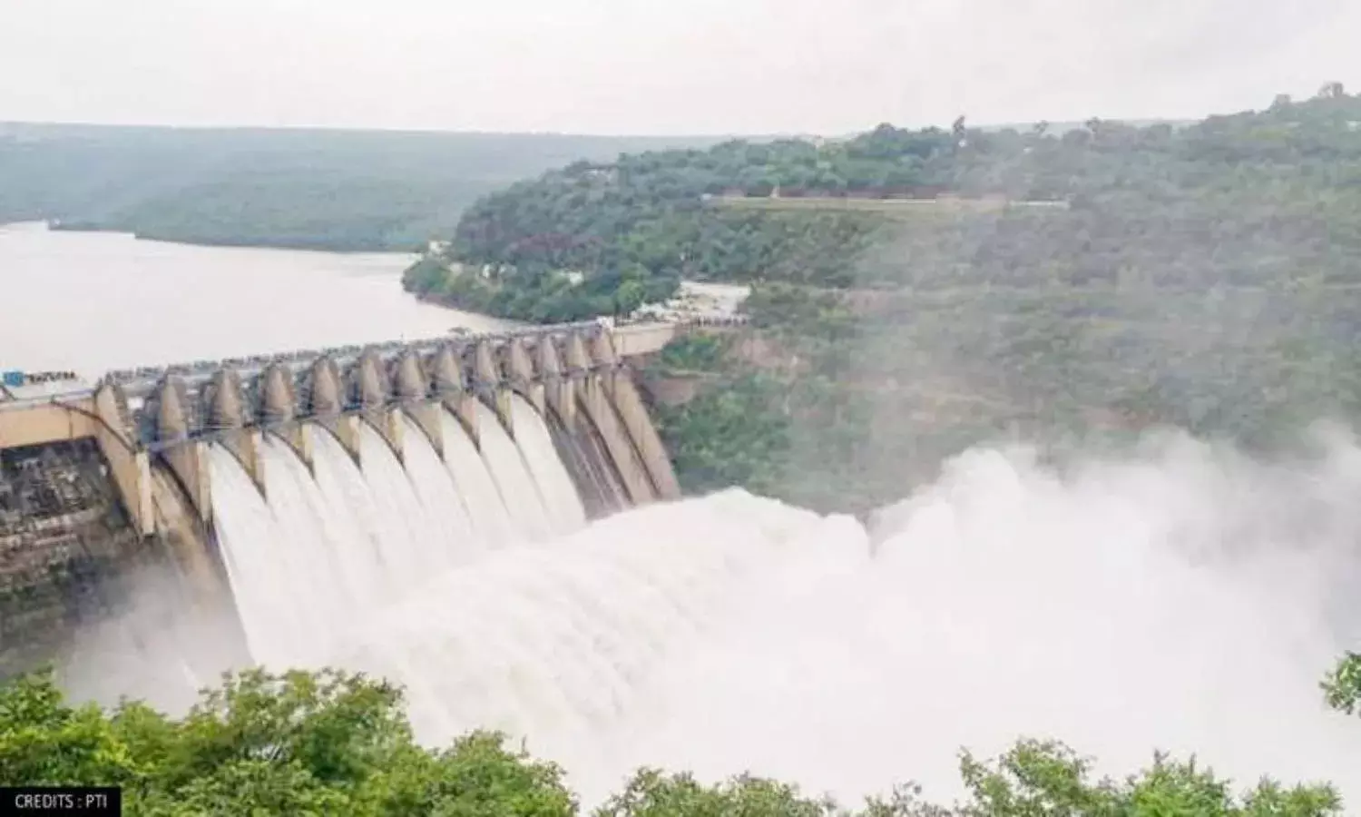 Telangana asks KRMB to restrain Andhra from diverting water from Srisailam reservoir