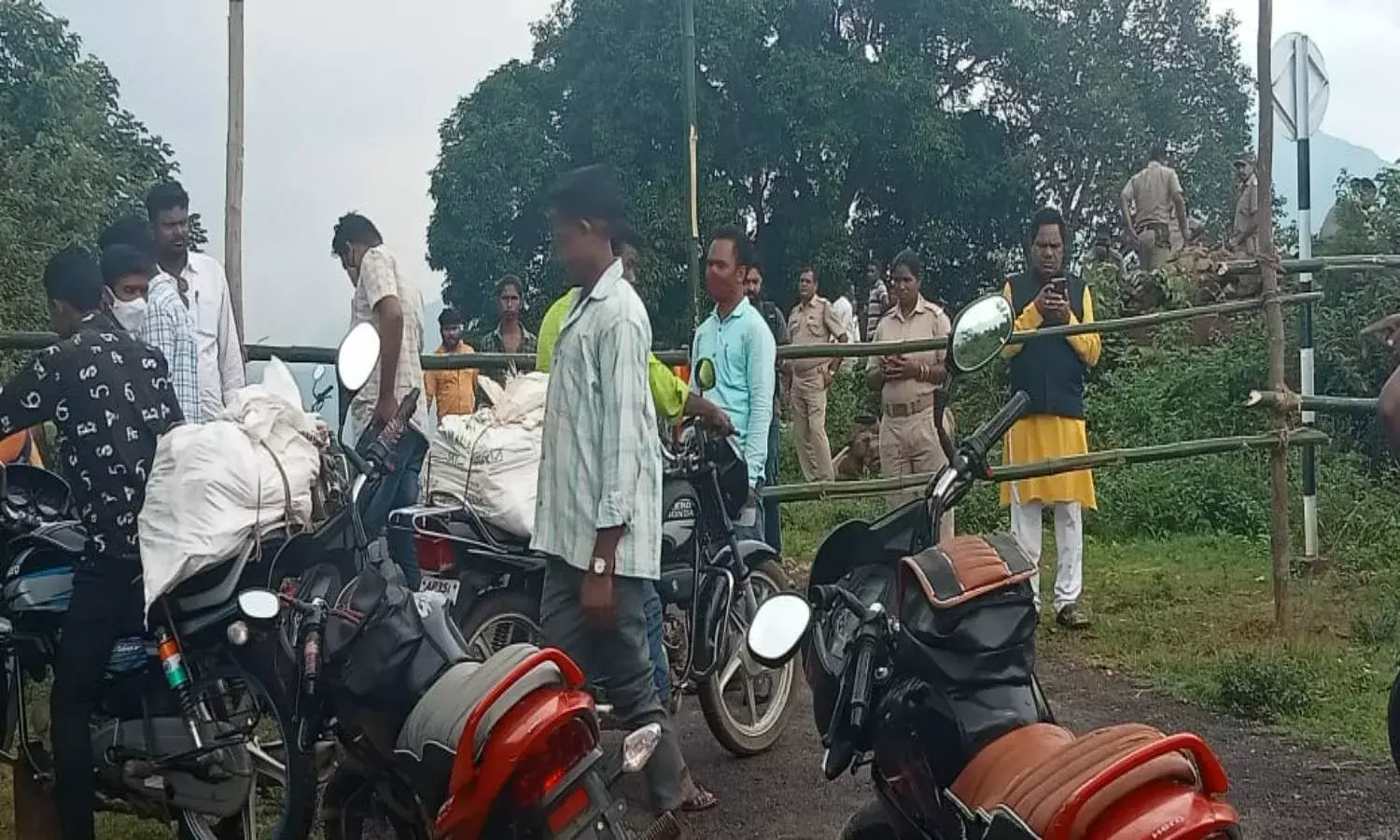 Tension in Kothia: MLA Rajanna Dora cancels trip after Odisha police seal border