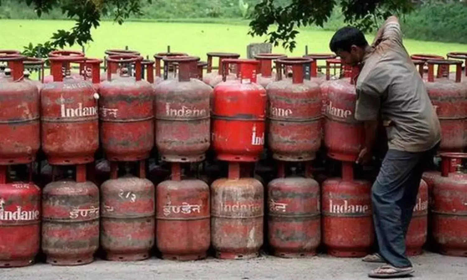 LPG price increased by Rs 25; domestic cylinder to cost Rs 912 in Hyderabad