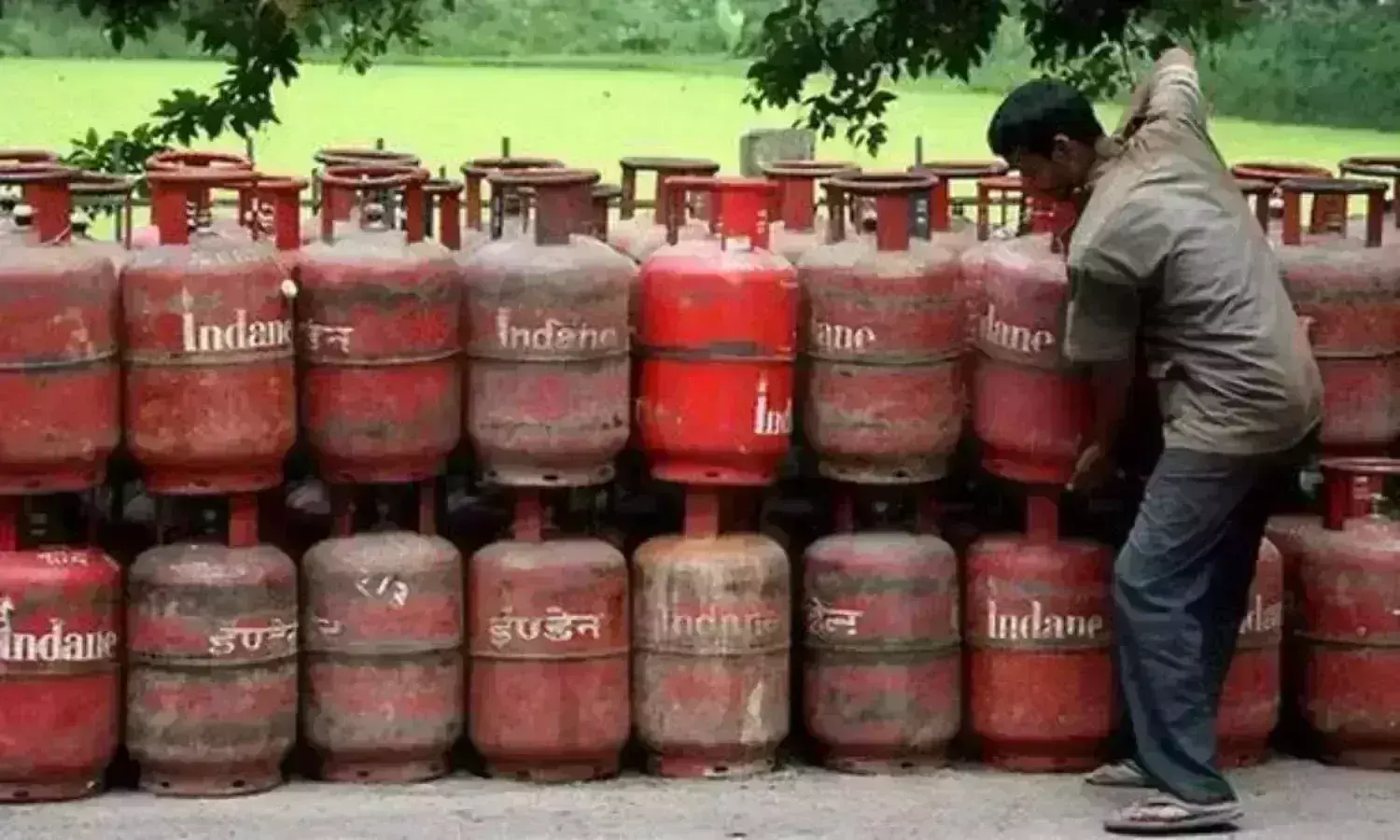LPG price increased by Rs 25; domestic cylinder to cost Rs 912 in Hyderabad