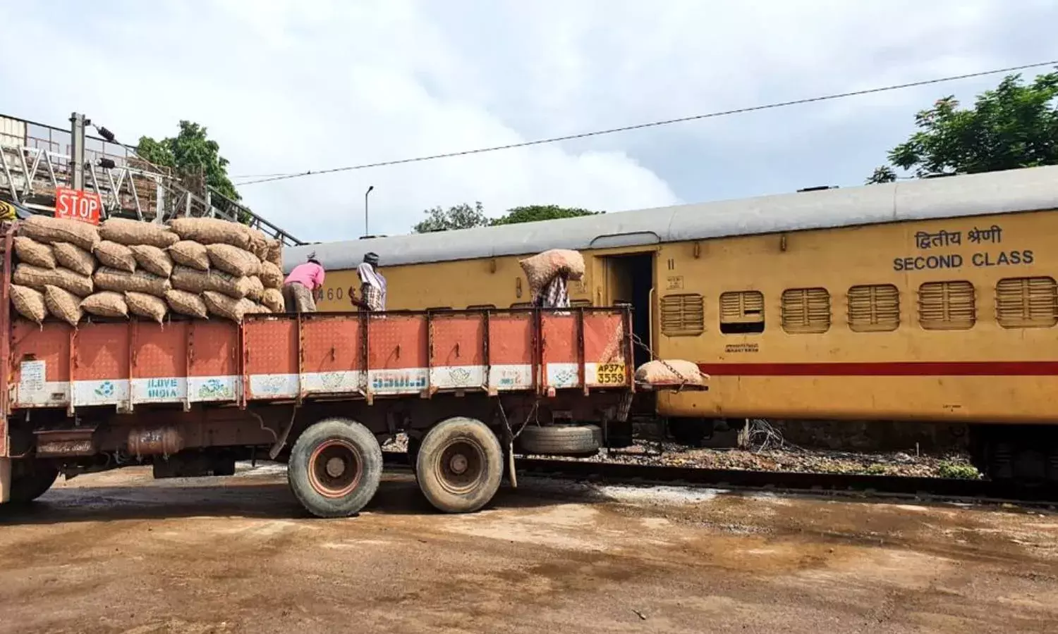 SCR launches first Kisan Rail from Tadepalligudem station carrying 246 tons of onions