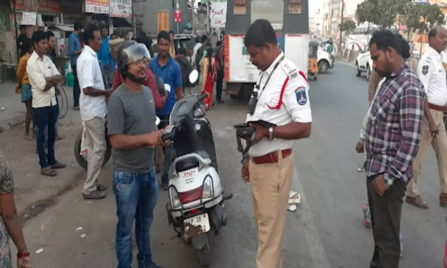 Do not believe fake news, Cyberabad traffic police can seize vehicles for non-payment of challan