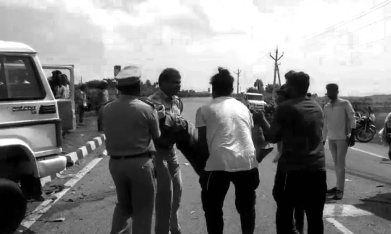 4 AP policemen die in road accident in Srikakulam