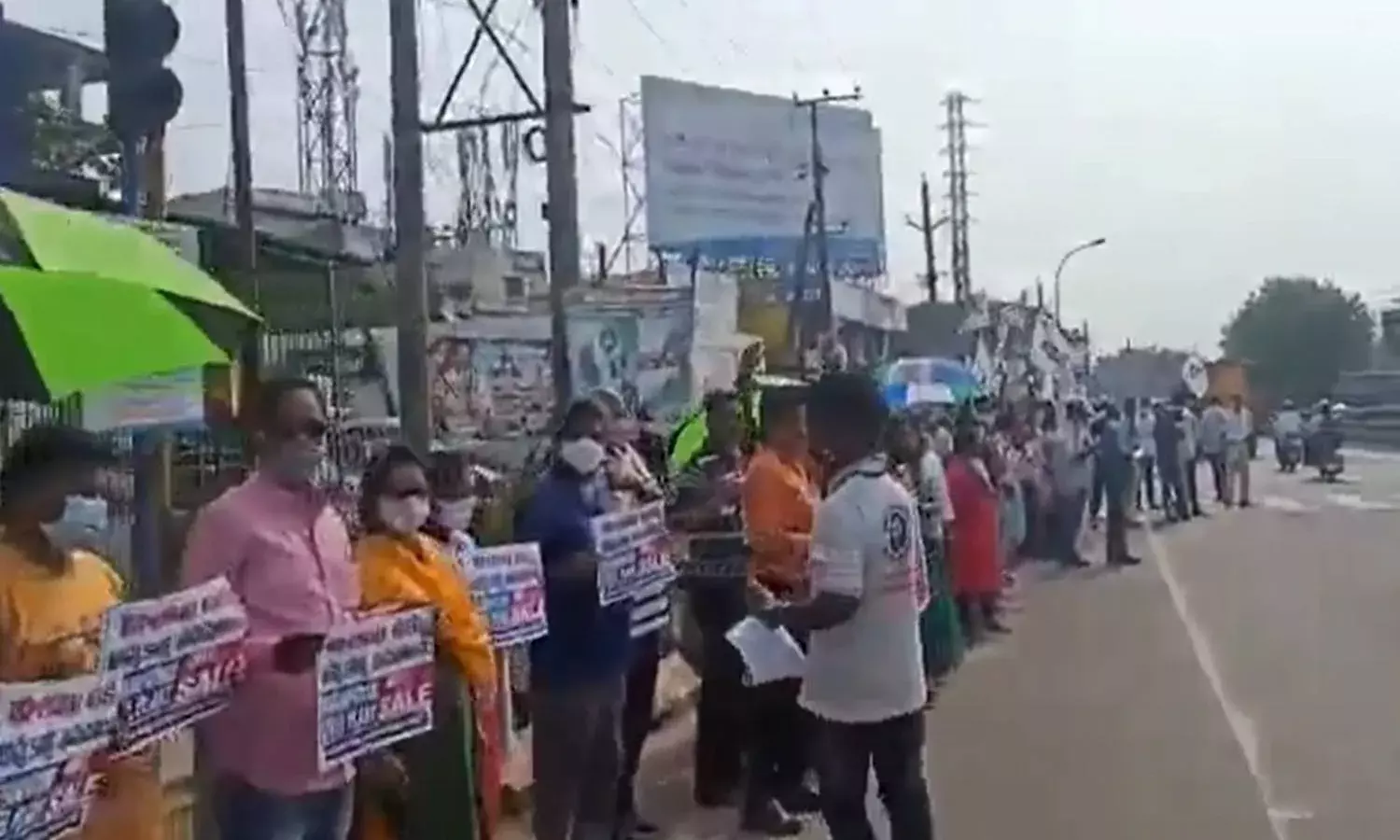 Group forms 10-km human chain to protest VSP privatization