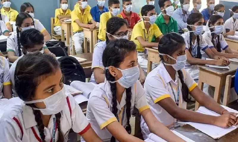 Students not compelled to attend offline classes from 1st Sep, Telangana HC partially stays GO