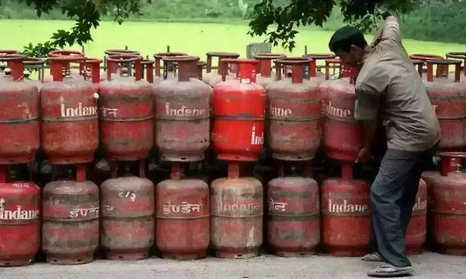 LPG price increased by Rs 25; domestic cylinder to cost Rs 937 in Hyderabad