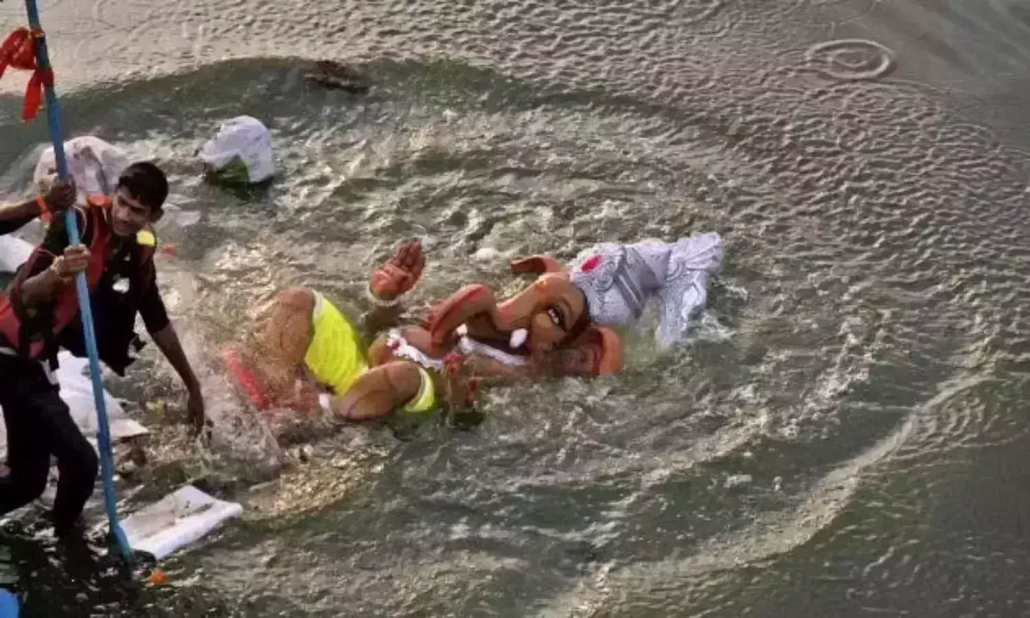 Ganesha Chaturthi: Telangana HC bans immersion of PoP idols in Hussain Sagar