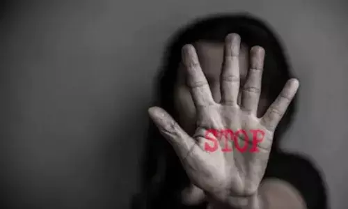 Woman gang-raped, robed in Guntur