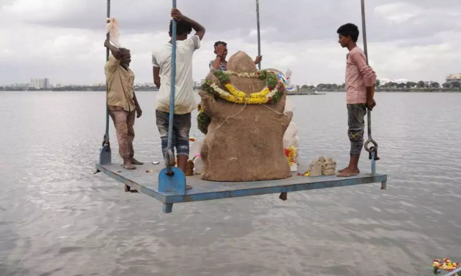 TS to file review petition in HC for immersion of plaster of paris Ganesha idols in Hussainsagar
