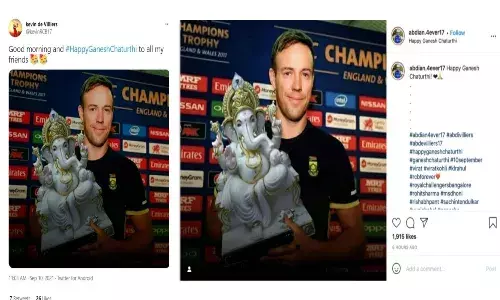 Fact Check: Morphed photo shows cricketer AB de Villiers holding a Ganesha idol