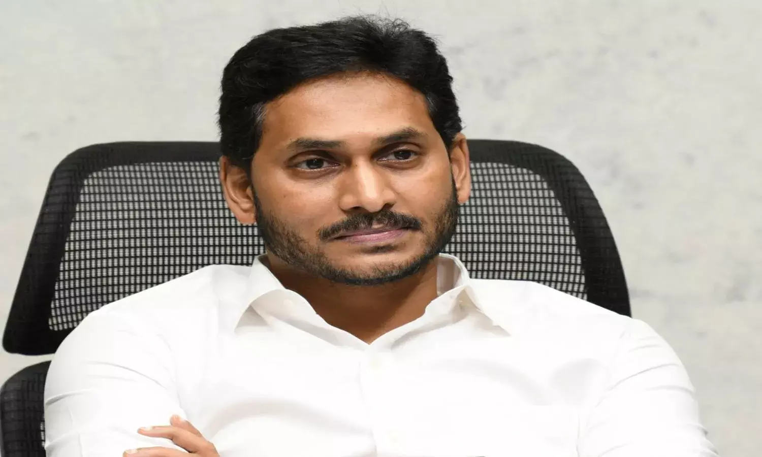 Jagan orders priority to Aarogyasri patients in COVID health hubs